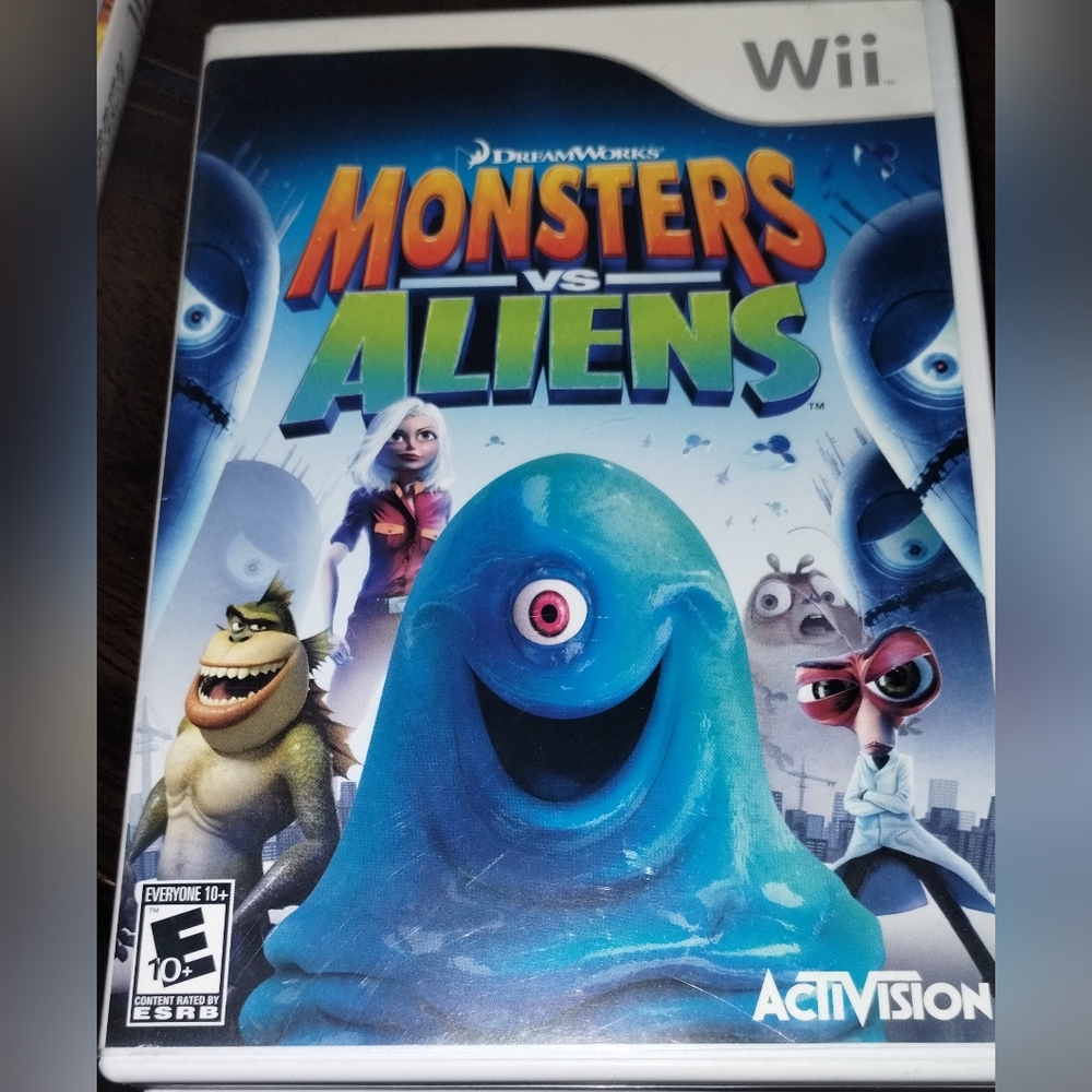 Nintendo Monsters vs Aliens Game - Blue and Green